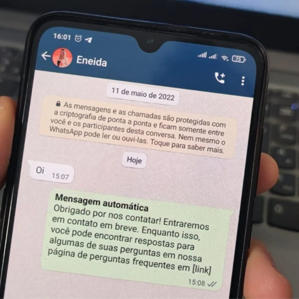 Imagem mostrando exemplo de mensagens automáticas no WhatsApp Business